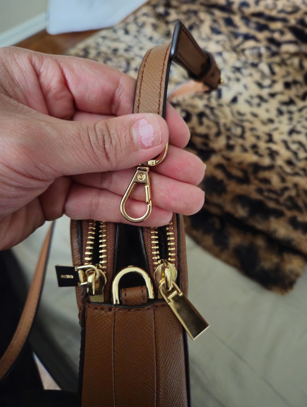 Michael Kors Crossbody Houston Large Crossgrain Leather Double-Zip Crossbody Bag - Picture 6 of 9